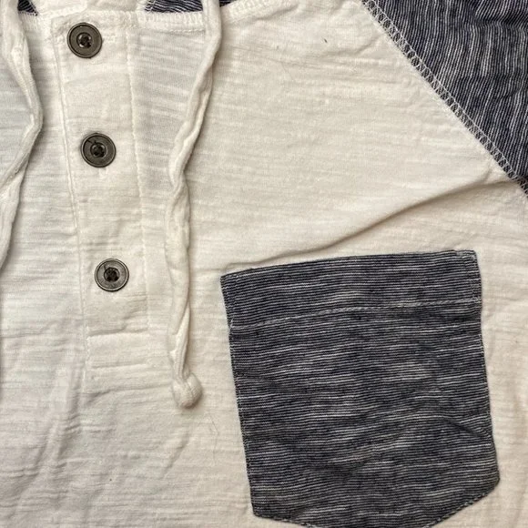 Men’s Broken Threads Hooded T-Shirt (LIKE NEW) - Picture 2 of 5